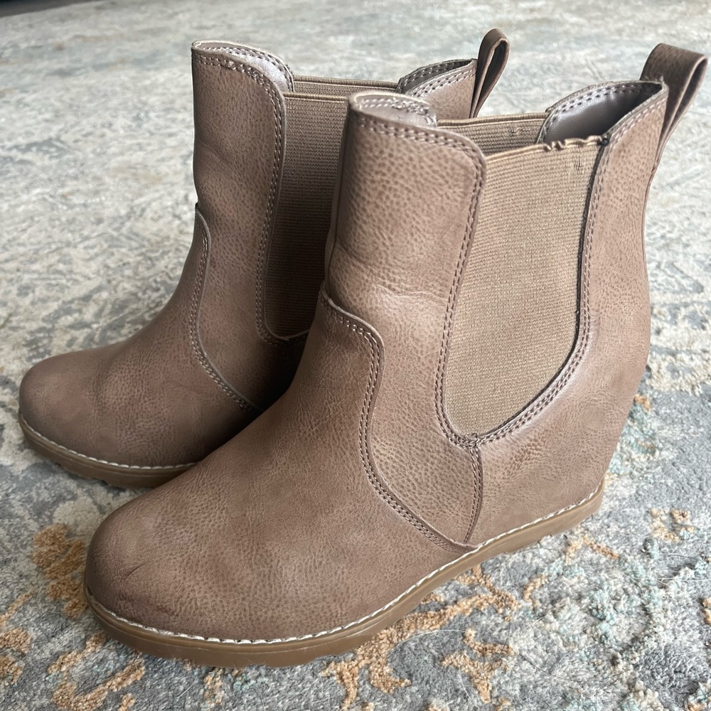 Women’s Wedge Boots